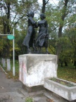 Скульптура на входе в городской парк с пересечения ул. Измайлова и ул. Кондаурова